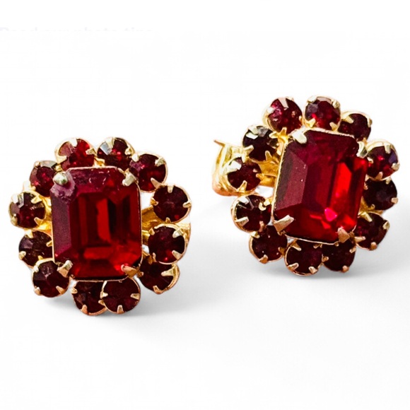 Set of 2 Matching Dainty Gold Tone Faux Ruby Lapel Pin Brooches - Picture 1 of 6